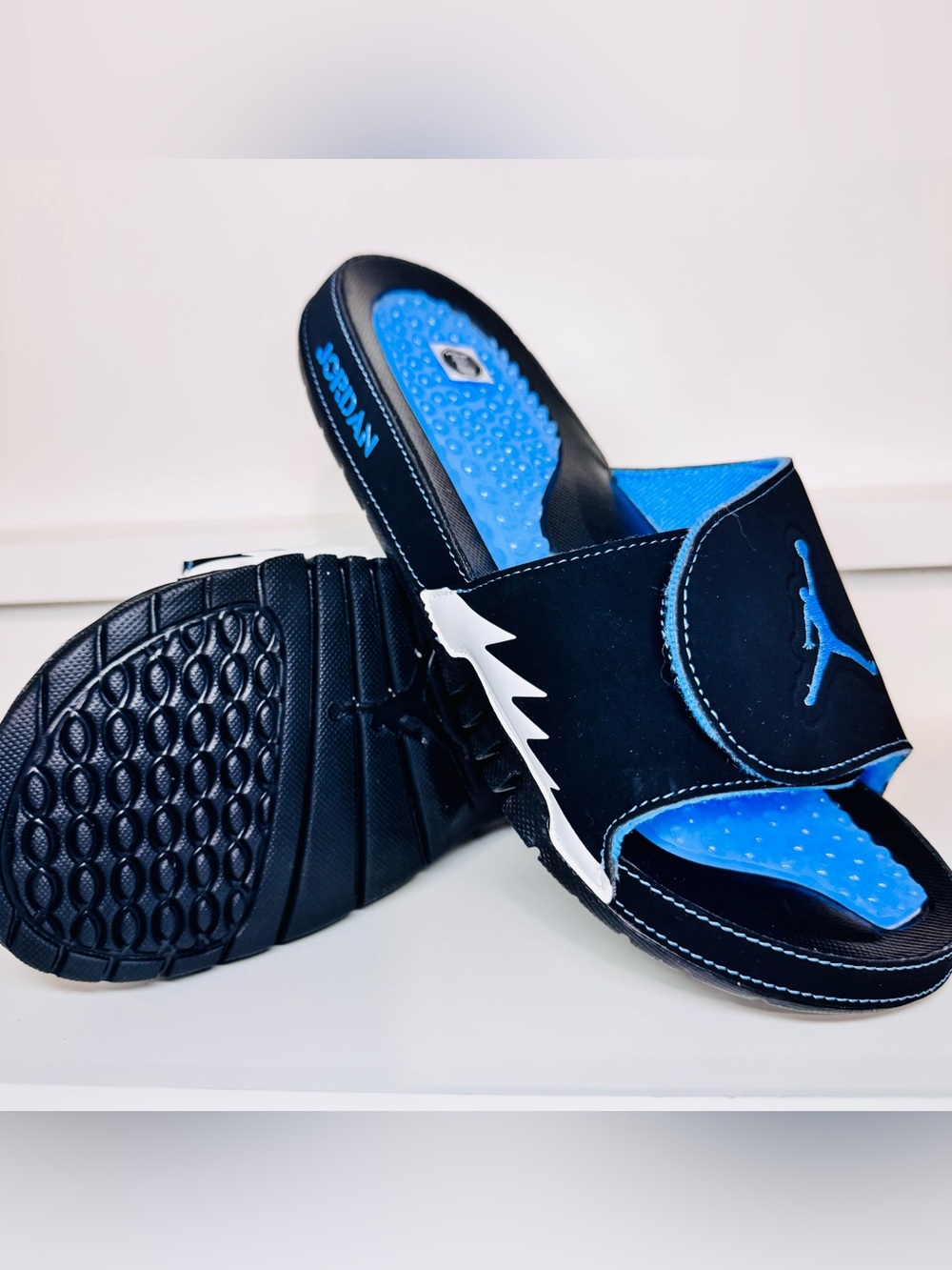 Jordan Hydro 5 Retro Slides Black University Blue Size 9 Brand New - Picture 12 of 13
